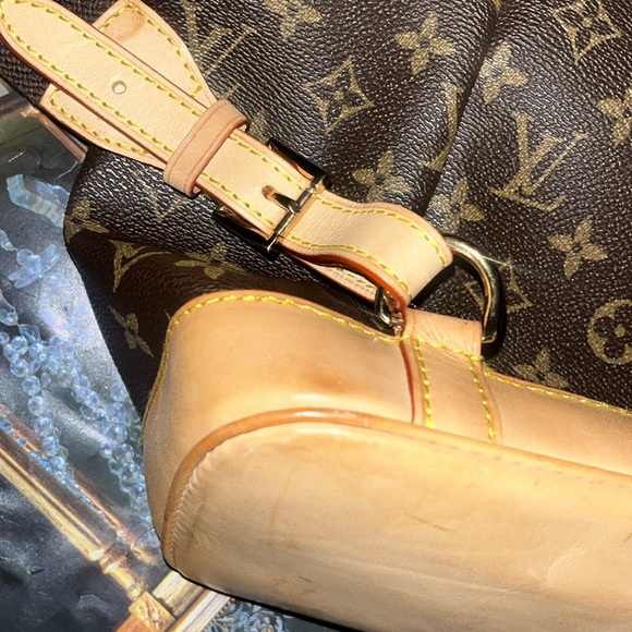 πΉπ€β’ 𫦠Louis Vuitton x GM x Lux for Thine Back Vibes - Picture 15 of 16